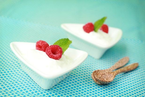 Low-Fat Greek Yogurt and Fruit