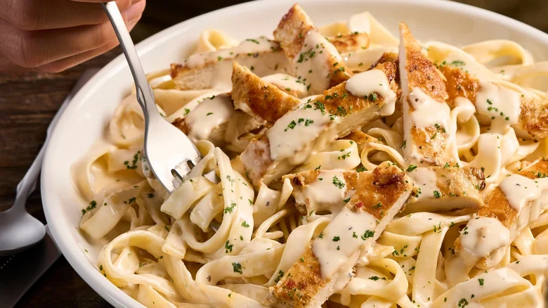 Fettuccine Alfredo