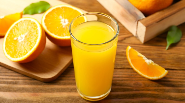 oranges and juice on table