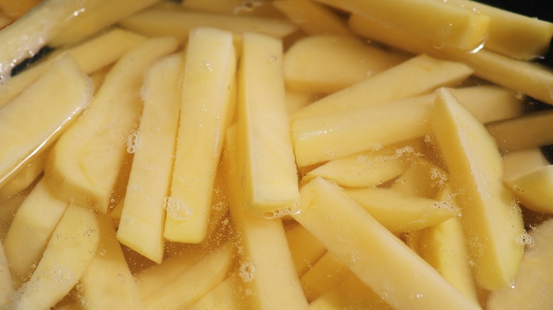 Soaking shoestring fries in water