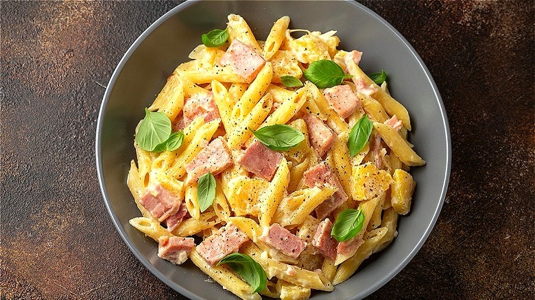 Penne pasta with chopped ham