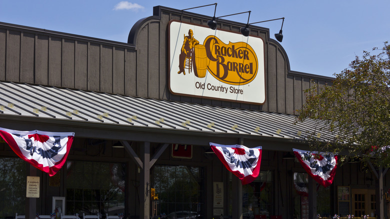 Cracker Barrel storefront