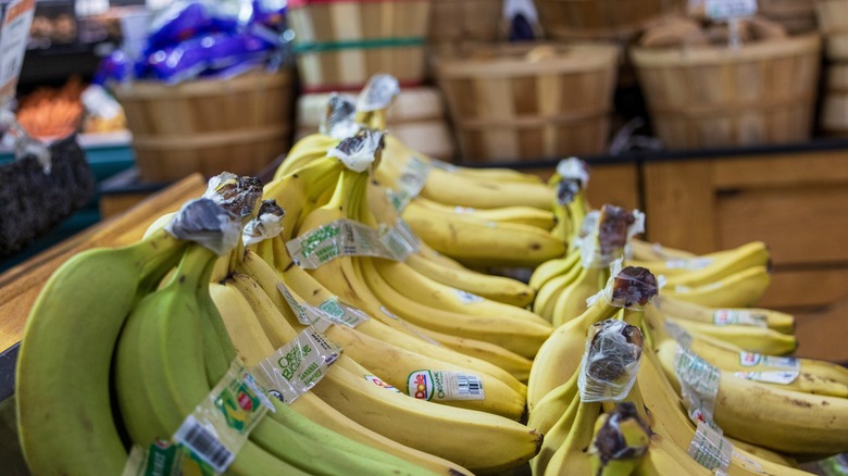 bananas in grocery store