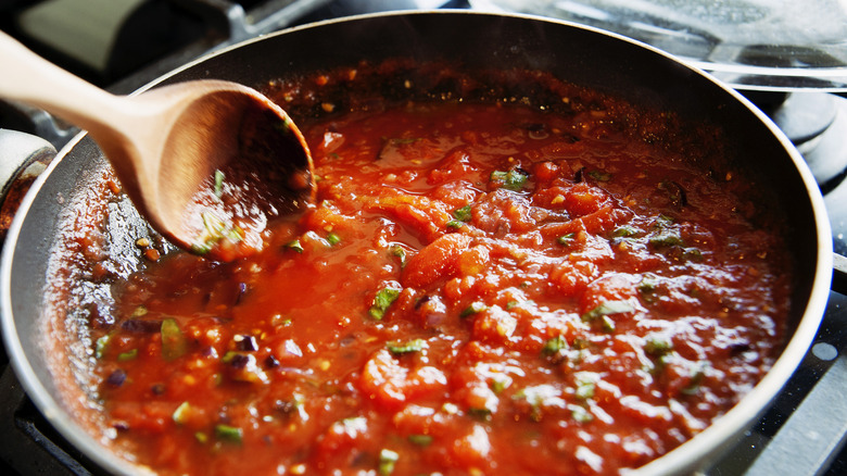 Reducing tomato sauce in pan