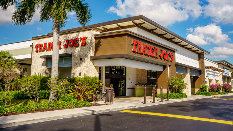 trader joes storefront daytime