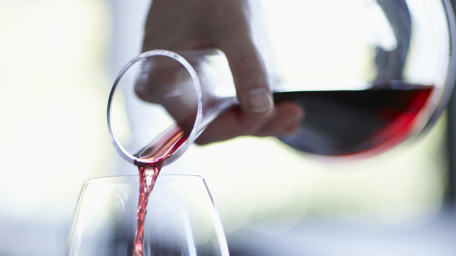 Here's The Best Way To Clean That Dirty Wine Decanter