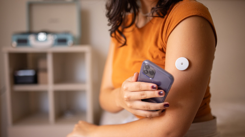 woman checking glucose level