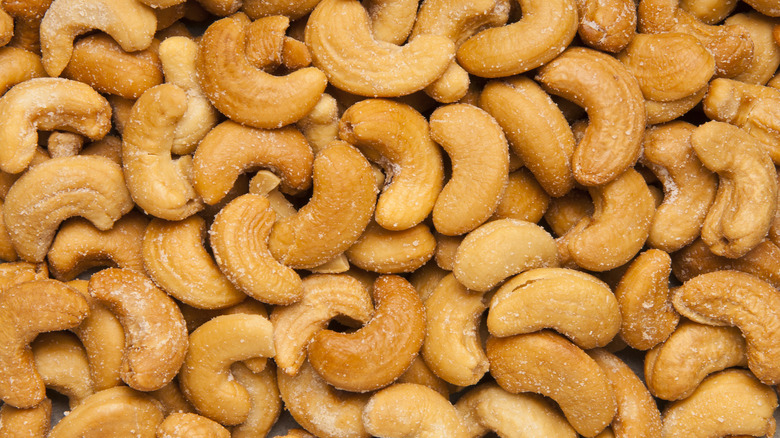 lots of cashews