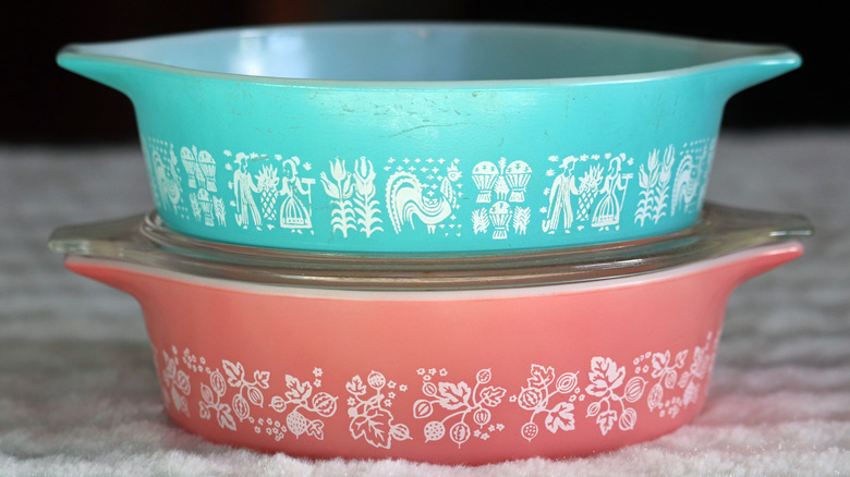 Vintage Pyrex dishes