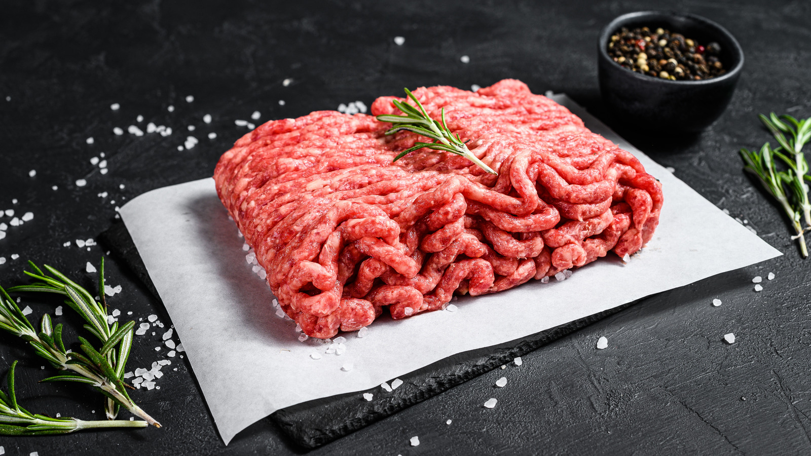 https://www.thedailymeal.com/img/gallery/heres-what-to-ask-the-butcher-at-costco-for-cheaper-ground-beef/l-intro-1671569638.jpg