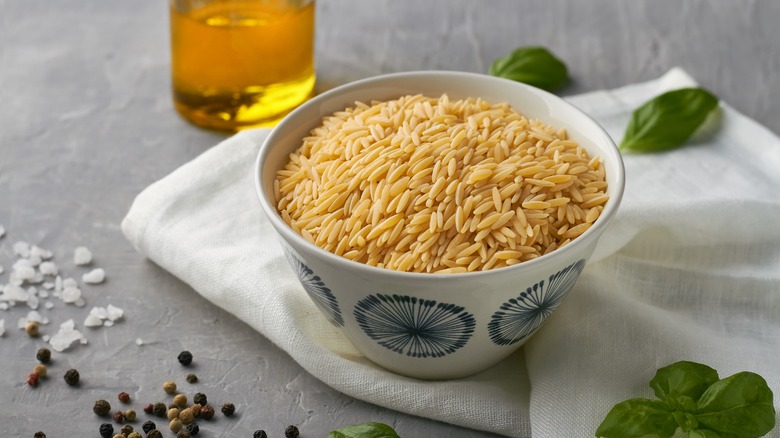 bowl of uncooked orzo