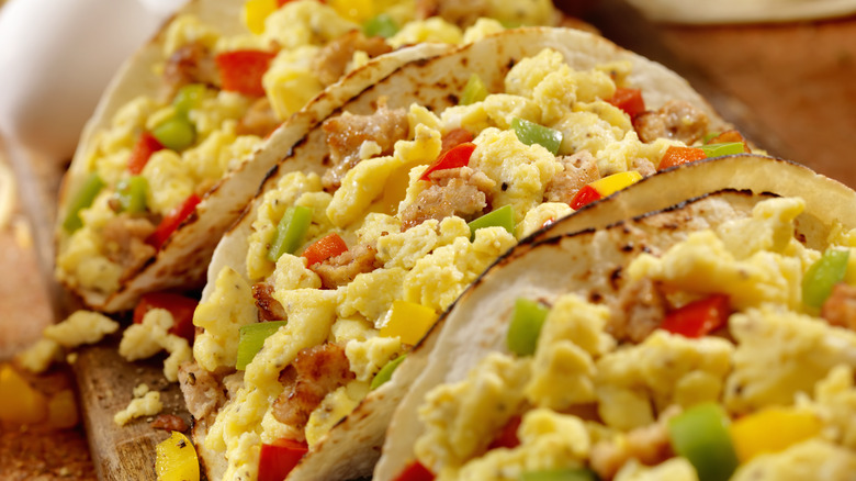 Scrambled egg tacos with vegetables