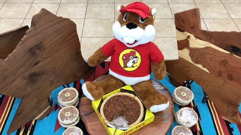 Buc-ee's mascot with pie