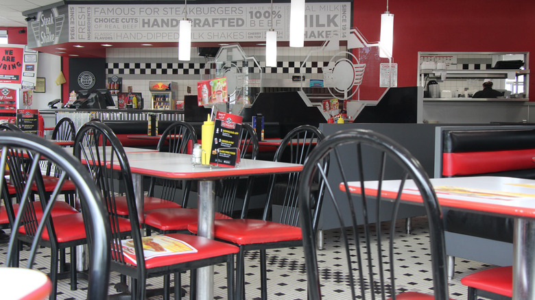 Steak 'n Shake standing empty