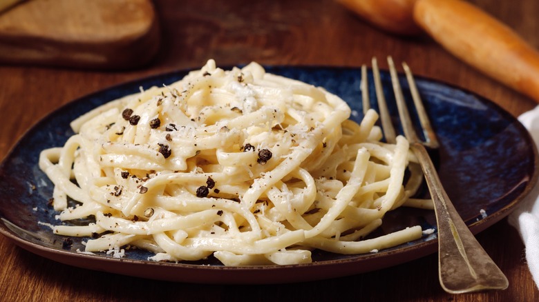 plated cacio e pepe pasta