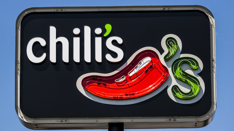 Chili's restaurant sign