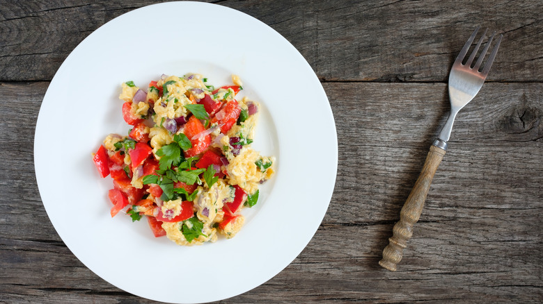 Scrambled eggs with vegetables