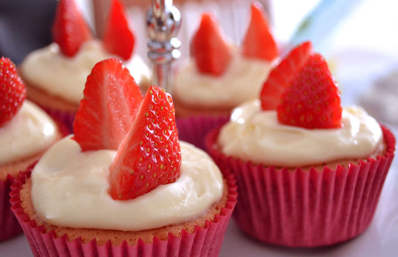 Sexy Low-Fat Vanilla Cupcakes