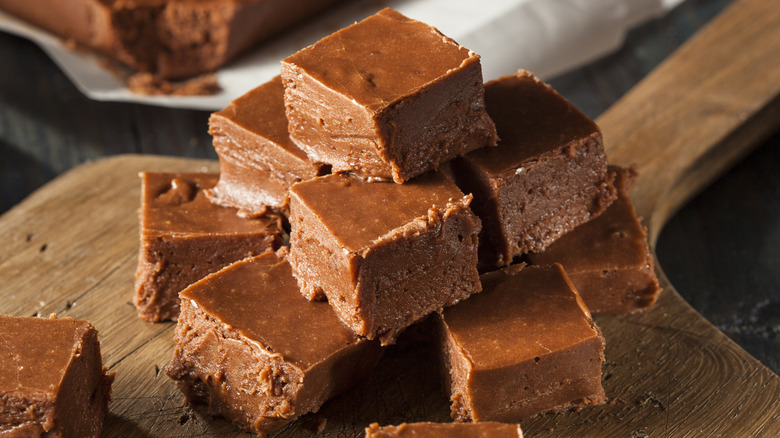 homemade chocolate fudge pieces on wooden board