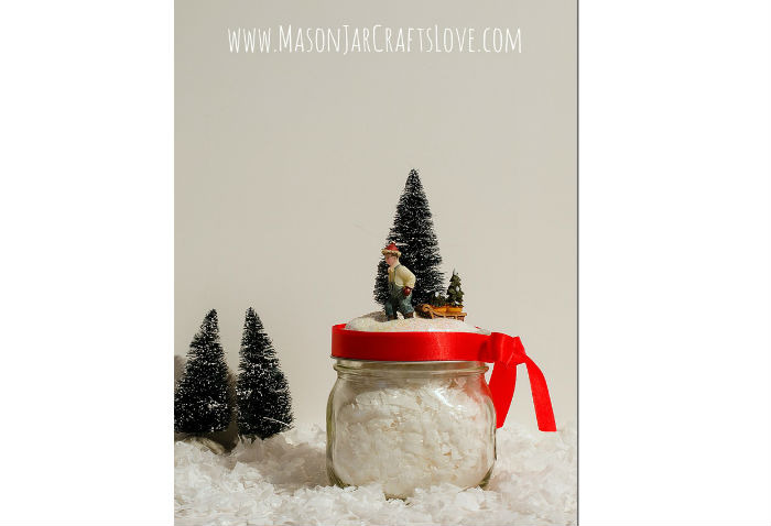 Mason Jar Winter Scene Décor