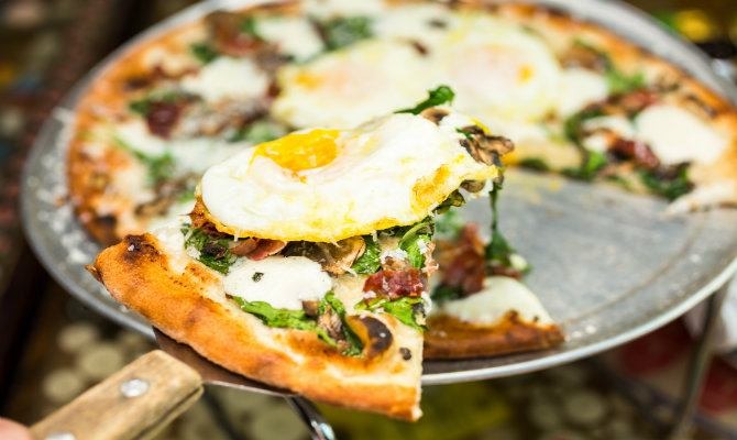 Sunny Side Up Breakfast Pizza 