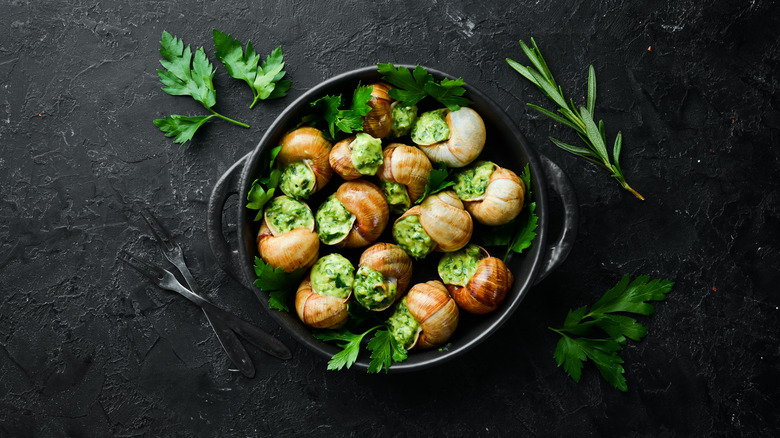 pan with burgundy-style escargot