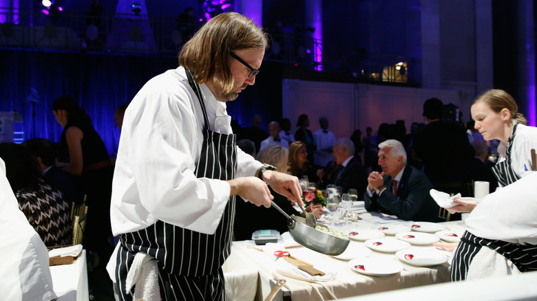 Wylie Dufresne preparing food