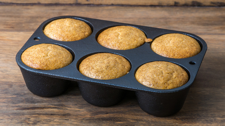 Cast iron muffin pan