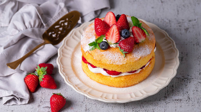 victoria sponge topped with strawberries