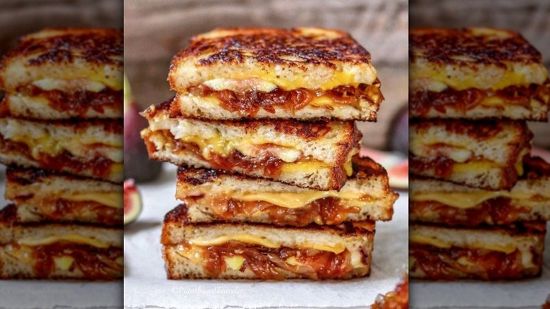 Grilled cheese with onions