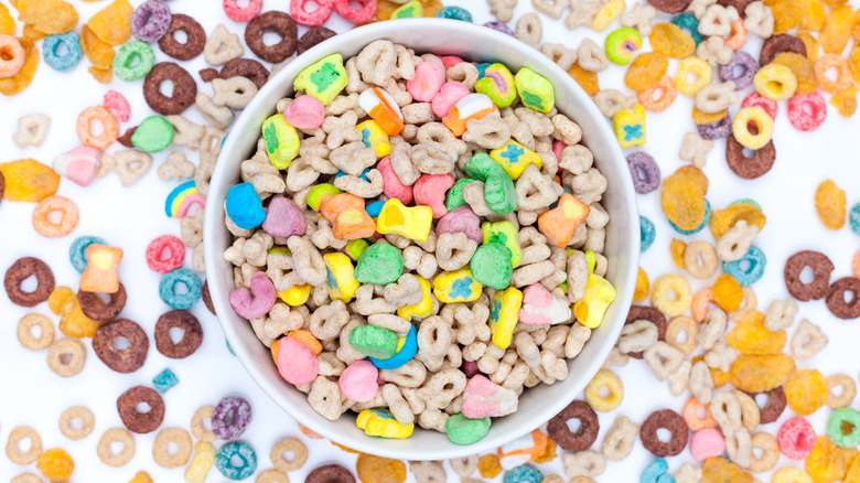 bowl of lucky charms cereal