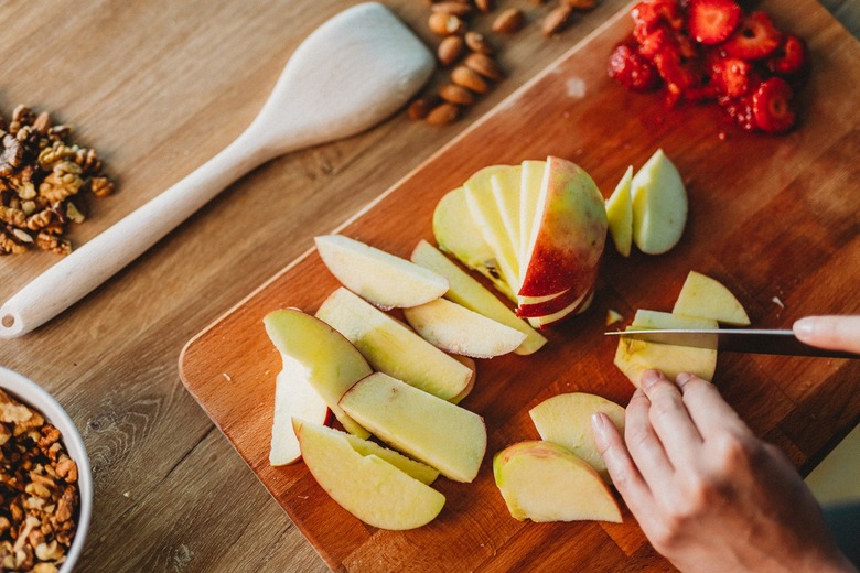 How do you keep apple slices from browning?