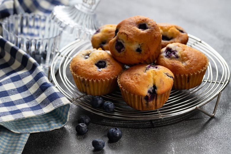 How long does it take to thaw a frozen muffin?