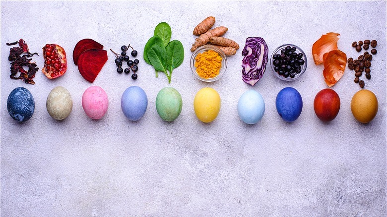 Natural food dyes on eggs