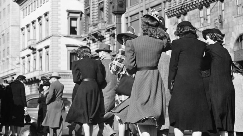 1940s women walking down street