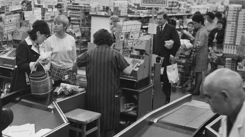 1970s grocery store