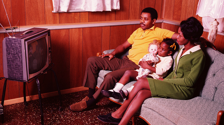 1970s family watching TV