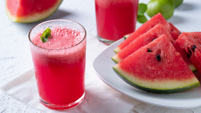 glass of watermelon juice with wedges