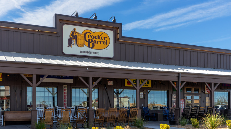 Cracker Barrel exterior