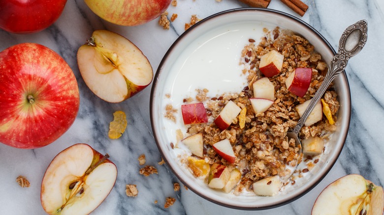 Homemade granola with flaxseeds