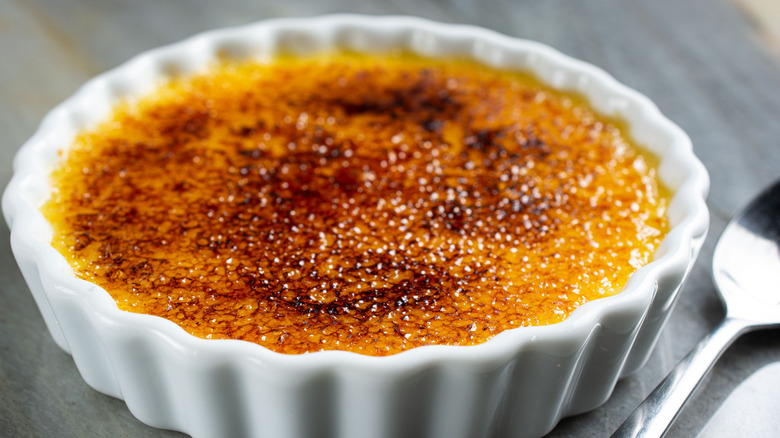 crème brûlée in a bowl