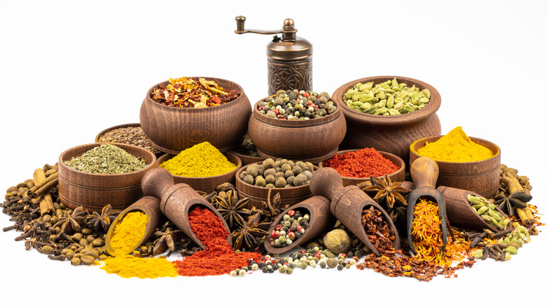 ground and unground spices