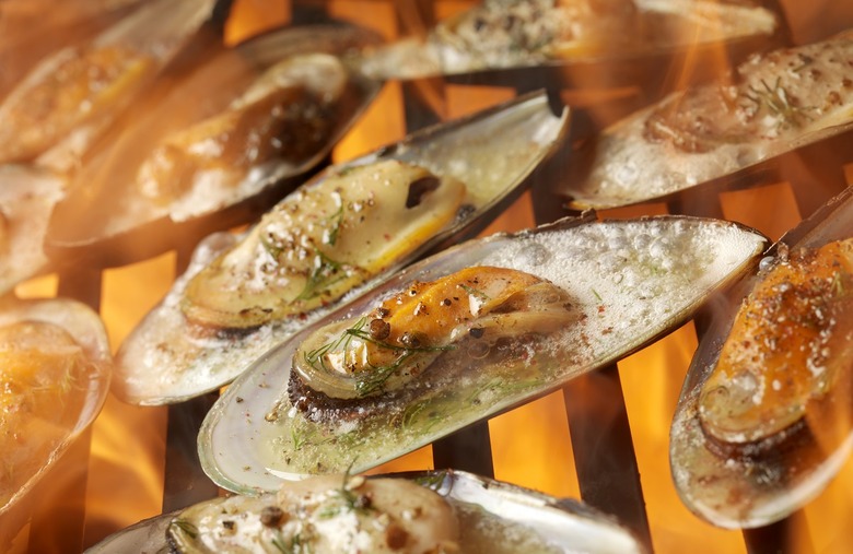 Washington: How to grill oysters