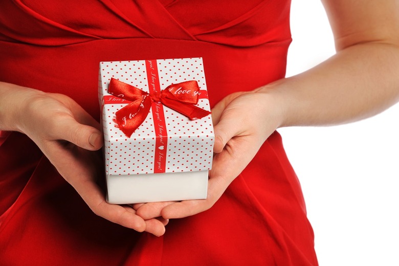 Exchange Gifts With Other Singles