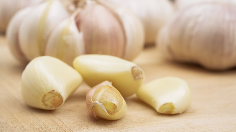 peeled garlic cloves