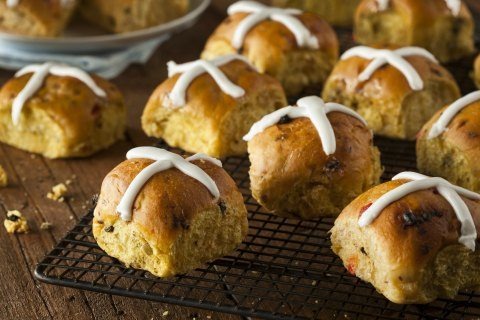 How to Make Hot Cross Buns in 6 Easy Steps