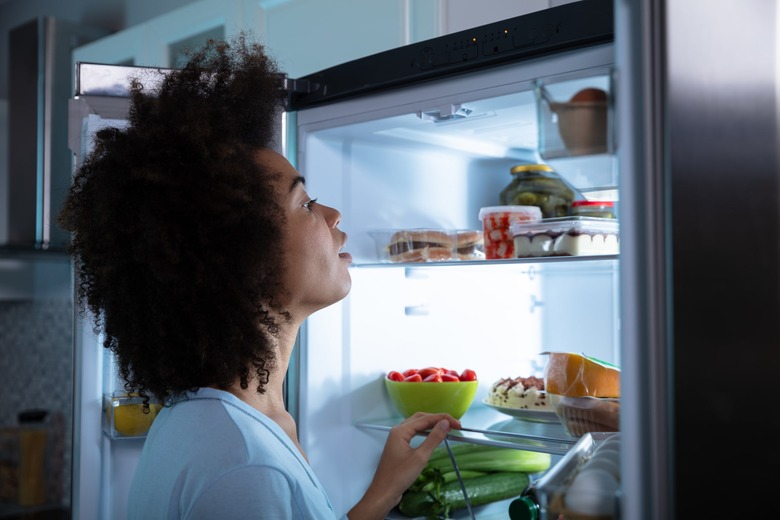 https://www.thedailymeal.com/img/gallery/how-to-make-your-food-last-longer/How_to_keep_food_fresh_longer_fridge_temperature.jpg