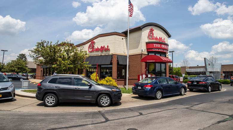 Chik-Fil-A drive thru