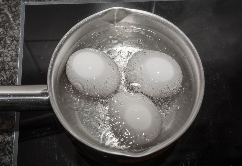 Egg-peeling mistake No. 2: Putting eggs into boiling water 