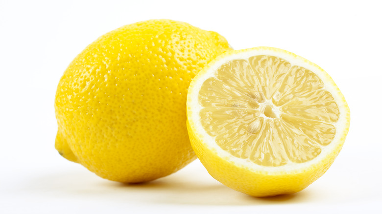 A sliced lemon